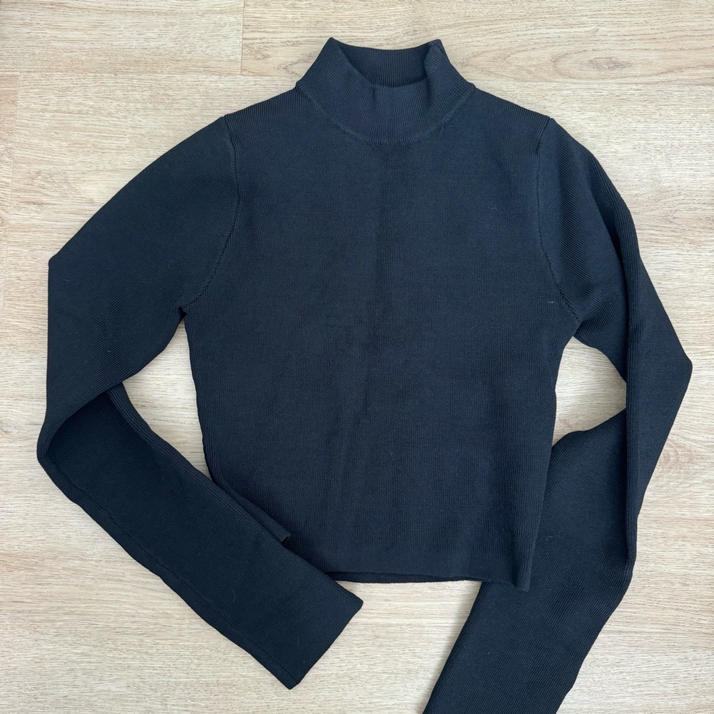 DISSH Black Ribbed Long Sleeve
